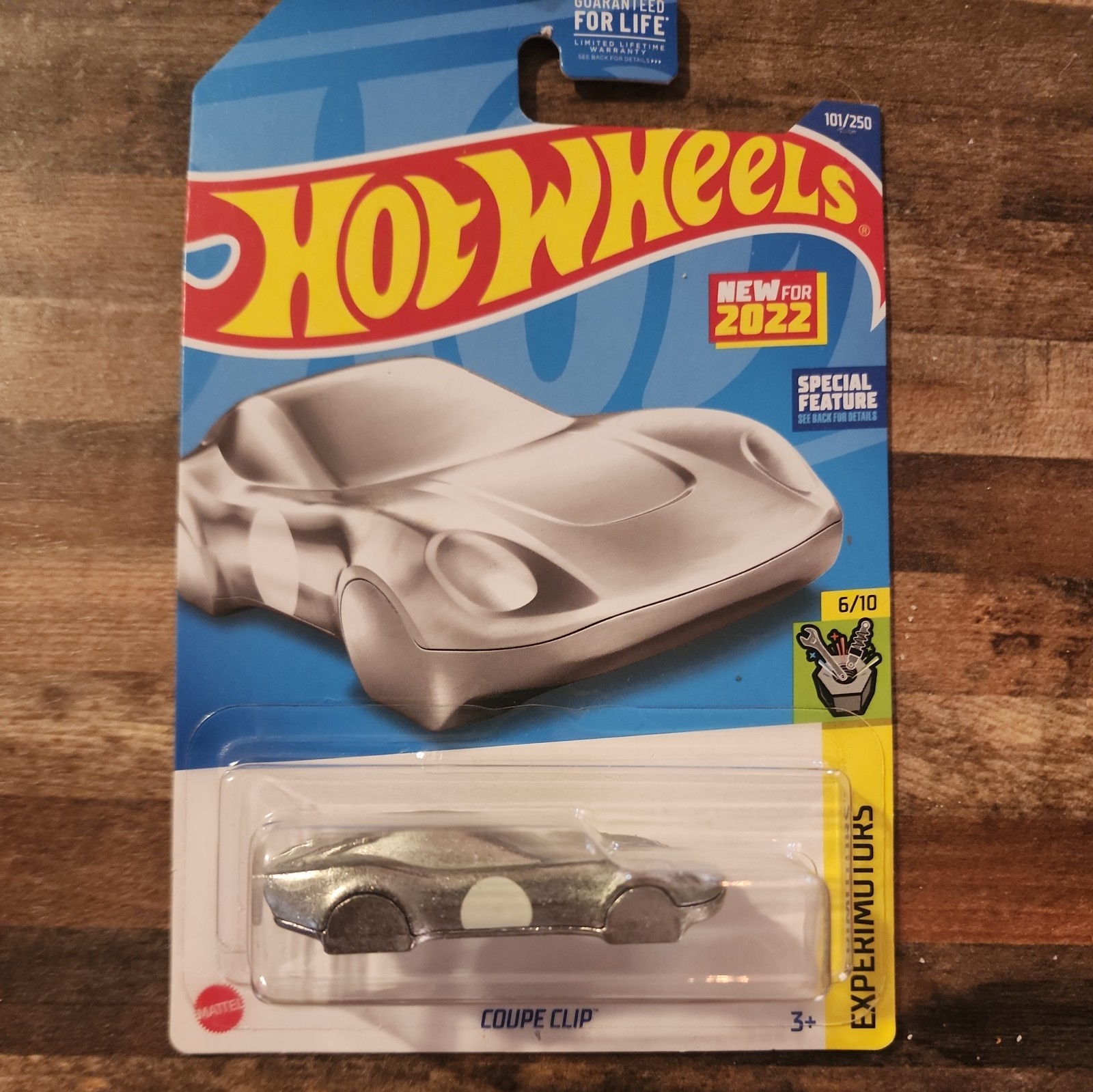 2022 Hot Wheels Experimotors Coupe Clip Keychain D Case Brand New Unopened!!!!