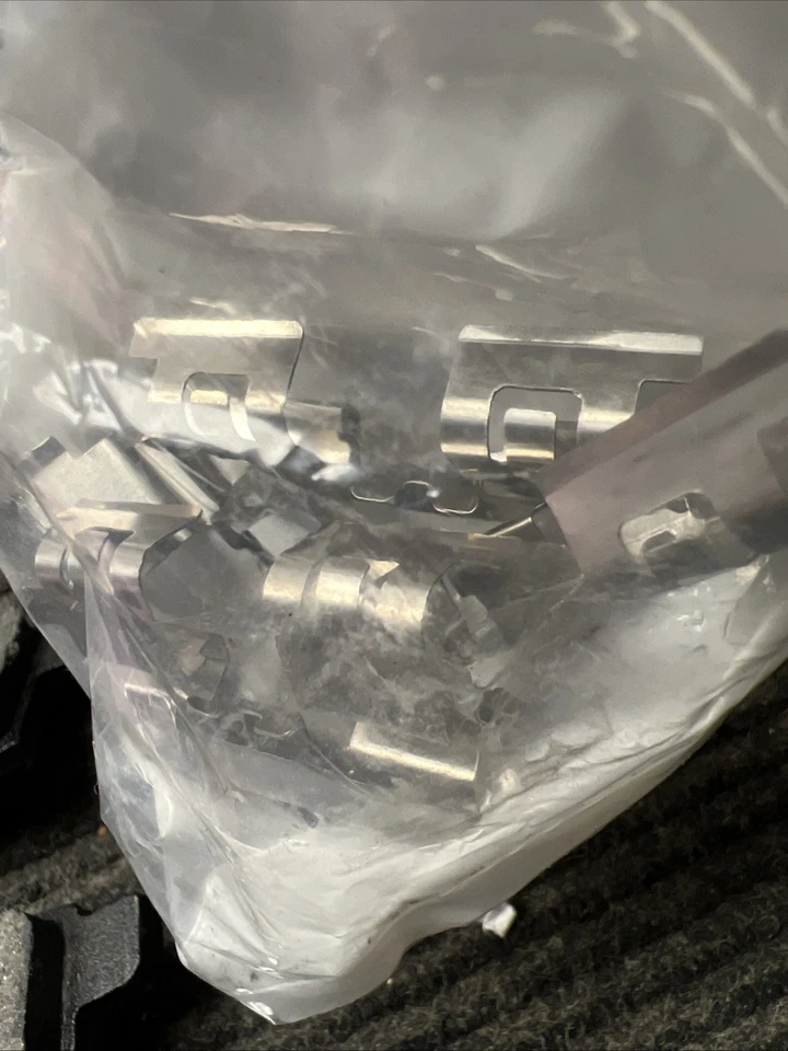 BE1336H Bosch 2-Wheel Set Brake Pad Sets Rear for Honda Accord Dodge Journey 11 - Image 4 of 4