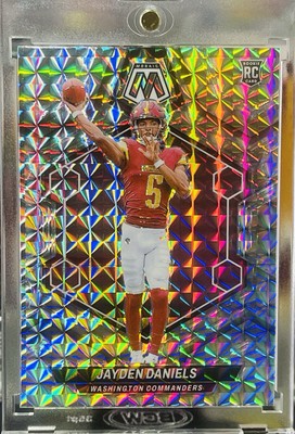  2024 Panini Mosaic - Rookies Jayden Daniels #302 Mosaic Prizm (RC)