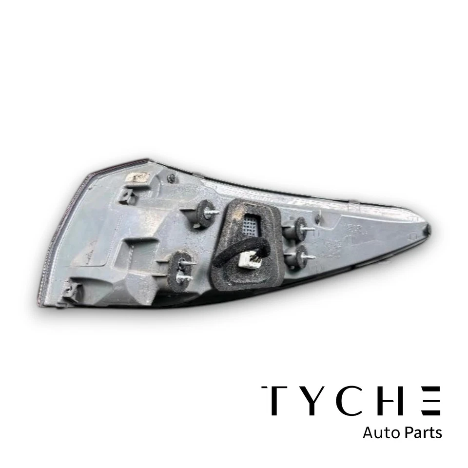 KIA K900 K9 2013 luz trasera izquierda Foto 2 de 3