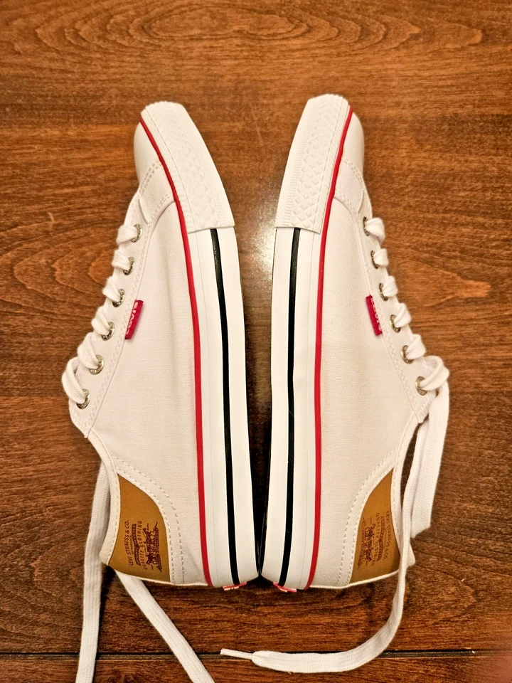 Zapatos Levi's - Tenis para mujer talla 8 - Top bajo de lona blanca con cordones - #720238 Foto 3 de 4