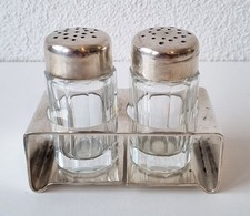 Nette alte versilberte Salz & Pfeffer Menage - geschliffene Glaseinsätze um 1940