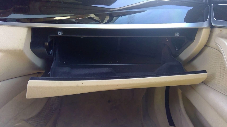 11 12 13 14 15 16 BMW 528I Glove Box Trim Code LCDF - Image 2 of 2