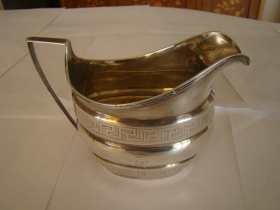 En argent Massif, pot à lait ou à crême, poinçon au Léopard anglais #1101# - Photo 2/4