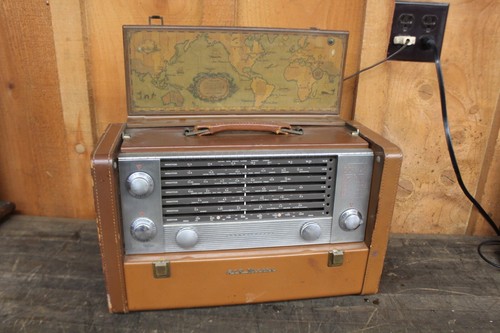 Vintage 1950's RCA Victor Strato-World 3-BX-671 Short Wave Tube Radio
