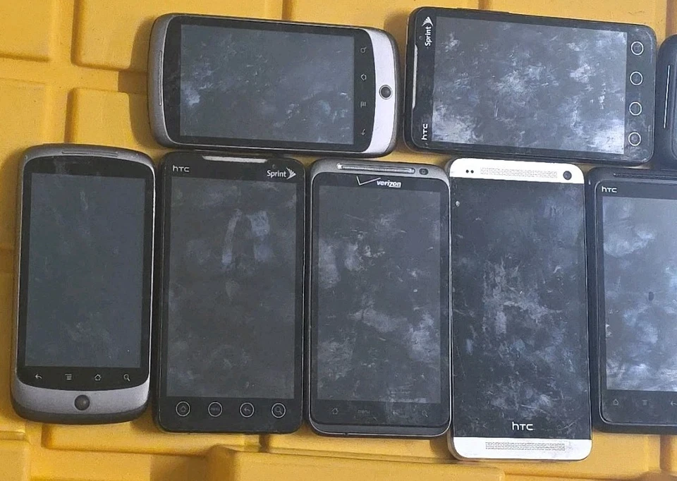 10 HTC Smart Phone lot - Sprint, Android, AT&T, Verizon, GSM, 4G-LTE, 3G, CDMA - Image 3 of 4