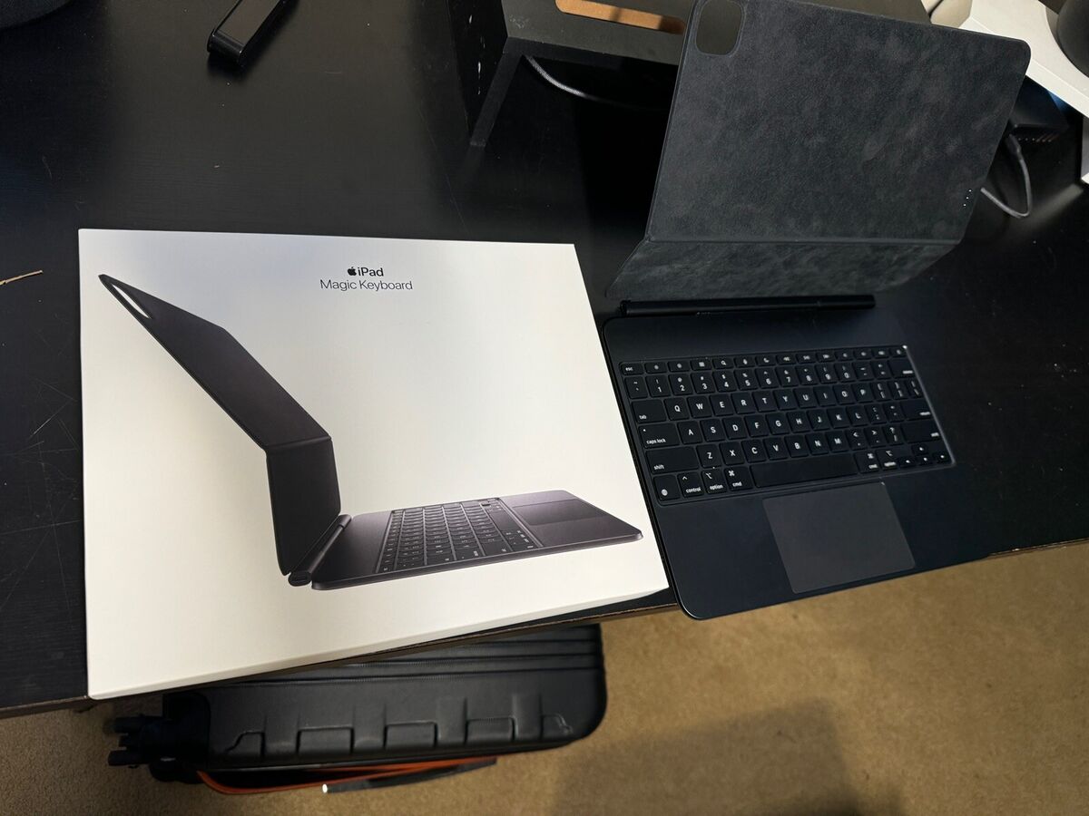 Magic Keyboard for iPad Pro 13‑inch (M4) - US English - Black (Free shipping) Magic Keyboard for iPad Pro 13‑inch (M4) - US English - Black (Free shipping)