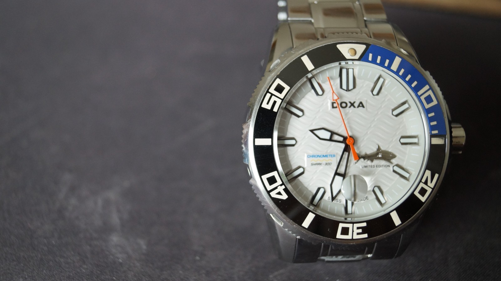 DOXA CERAMICA SHARK 300 XL D196SWH divers automatic watch white black case 47mm image 3