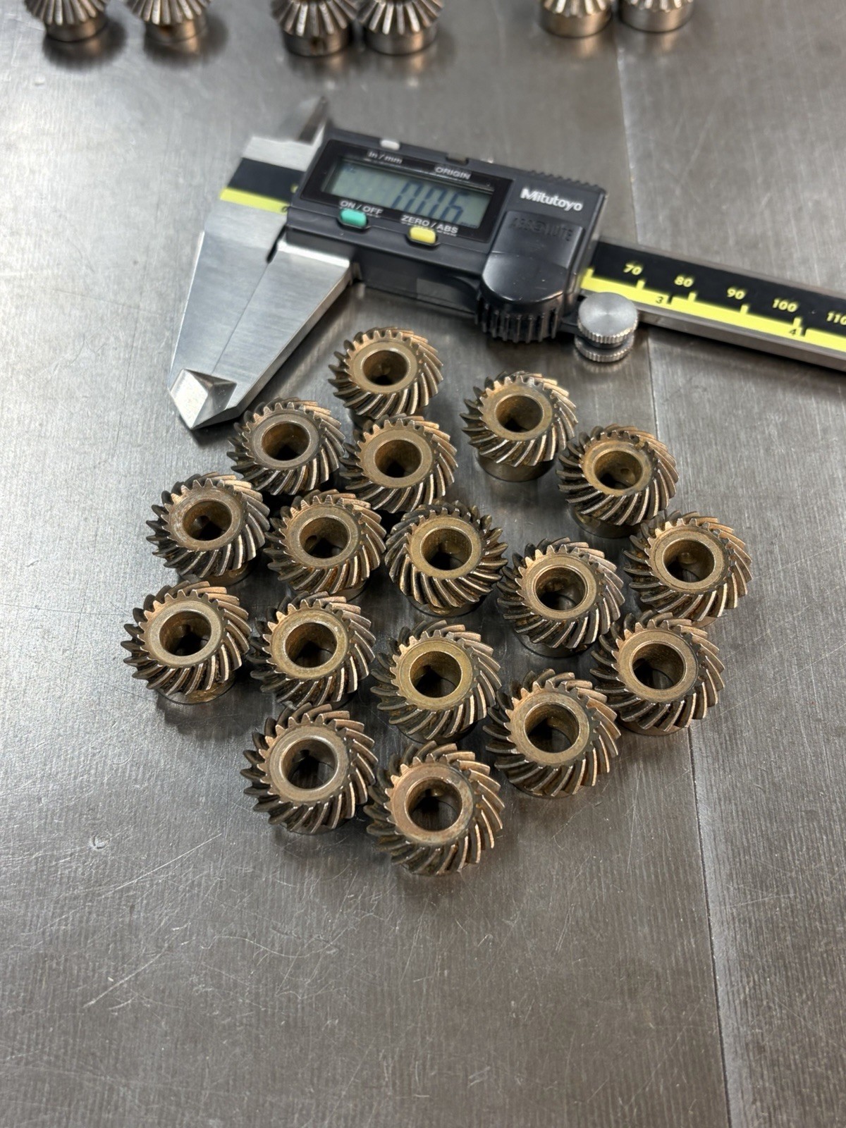 1 PC VINTAGE MACHINE MITER GEAR 20 TEETH 8MM BORE RIGHT HAND STEAMPUNK USE ONLY