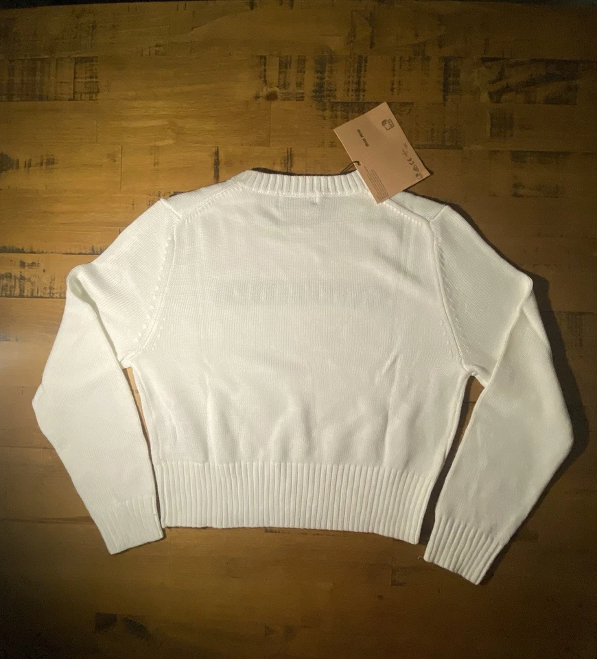 Suéter blanco recortado Miu Miu con logotipo negro. Talla pequeña Foto 3 de 4