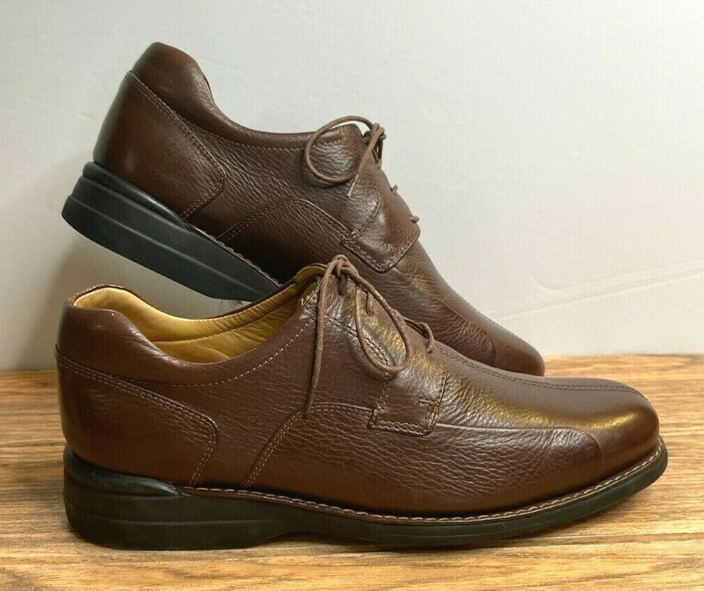 ジョンストン & マーフィー　8 1/2 Johnston & Murphyストレートチップシューズ黒size 8 1/2 D○2409