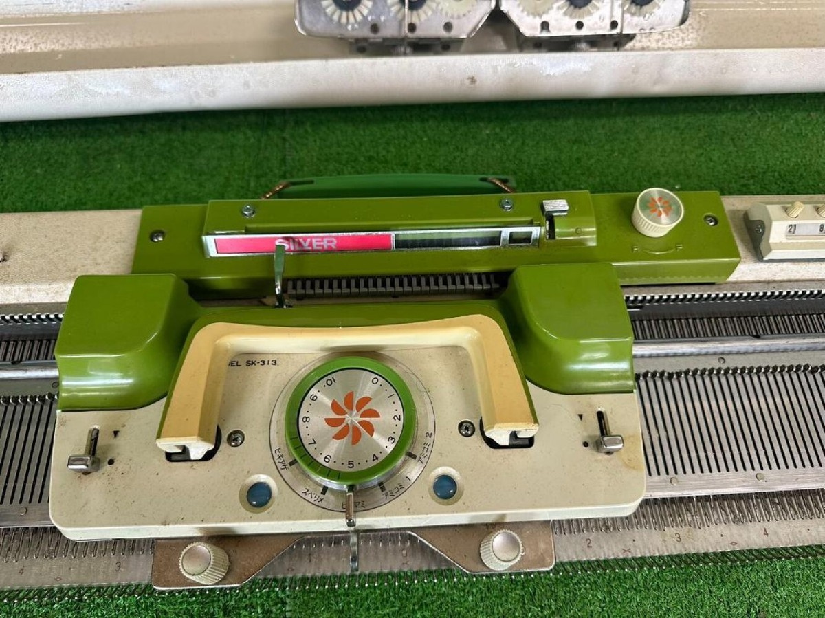 SILVER REED SK-313 Silver Knitting Machine NOT Tested from Japan
