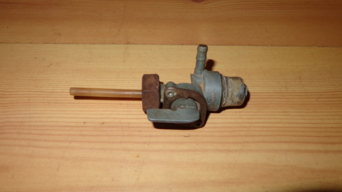 1982 Honda XL500R XL250R XL250 XL500 XL OEM Petcock Fuel Valve