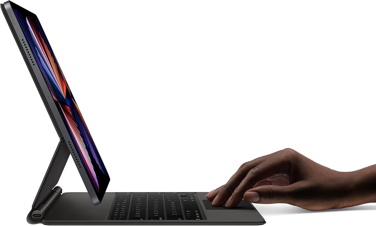 Apple MXQT2LL/A Magic Keyboard for iPad Pro 11-inch (1st and 2nd