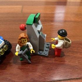 LEGO City: Police Starter Set (60136) Complete with Instructions