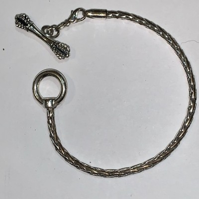 Silber geflochtenes Plättchenarmband mit Knebelverschluss