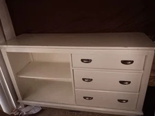 IKEA WHITE BEDROOM FUNITURE MADE OUT OF WOOD. A GOOD CONDITION