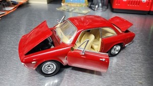 À VENDRE Modèle réduit 1/18 – Alfa Romeo Giulia Sprint GTA (1965) – Signature Models – Parfait état avec boîte - Collection