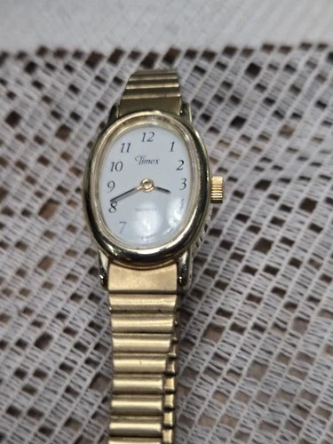 Vintage 1997 Timex Women’s Oval Gold-Tone Watch – New Battery, Working