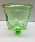 vintage Uranium/Depression Glass/Vaseline Glass Footed Measuring Cup 2 Cup/16oz