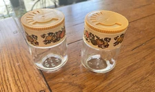 VINTAGE SET OF 2 GEMCO  SPICE OF LIFE JARS SPICE SHAKERS MCM CORNING WARE