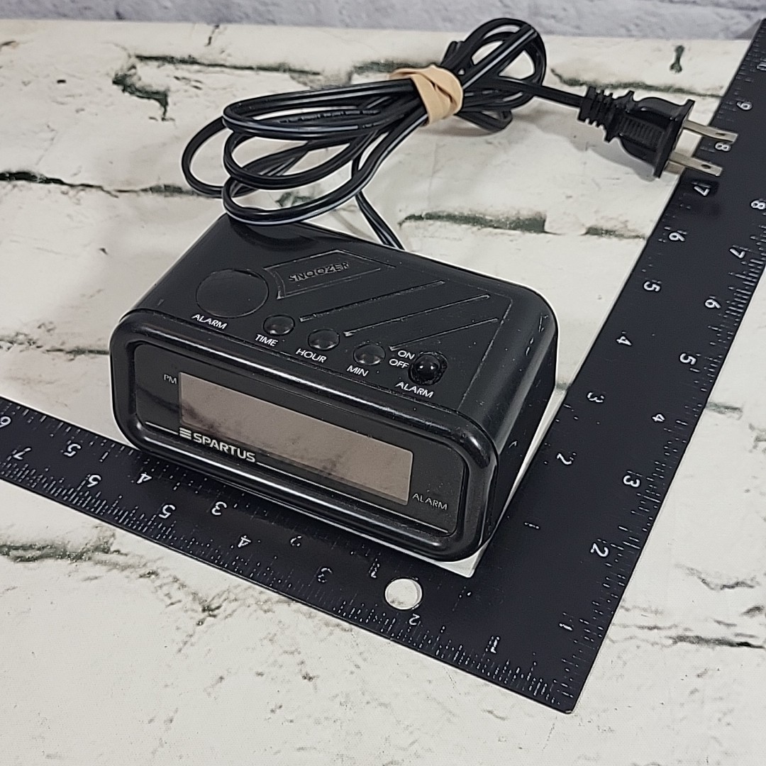 Vtg Spartus Alarm Clock Model 1146 Compact Alarm Black Red Display VG Condition