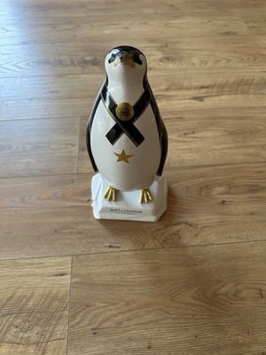 Moet Chandon ICE Champagne Pinguin Figur Moët Ben Fearnly Design Penguin