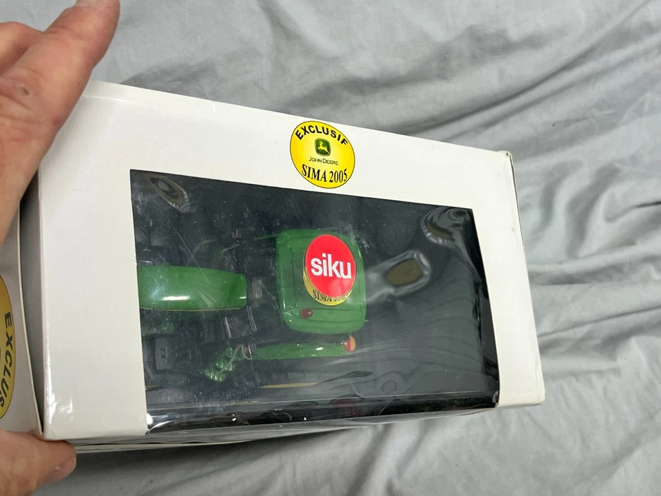 John Deere 6920 S Tractor Front Hitch SIKU 1:32 NIB 3252 SIMA 2005 Dealer award - Image 3 of 4