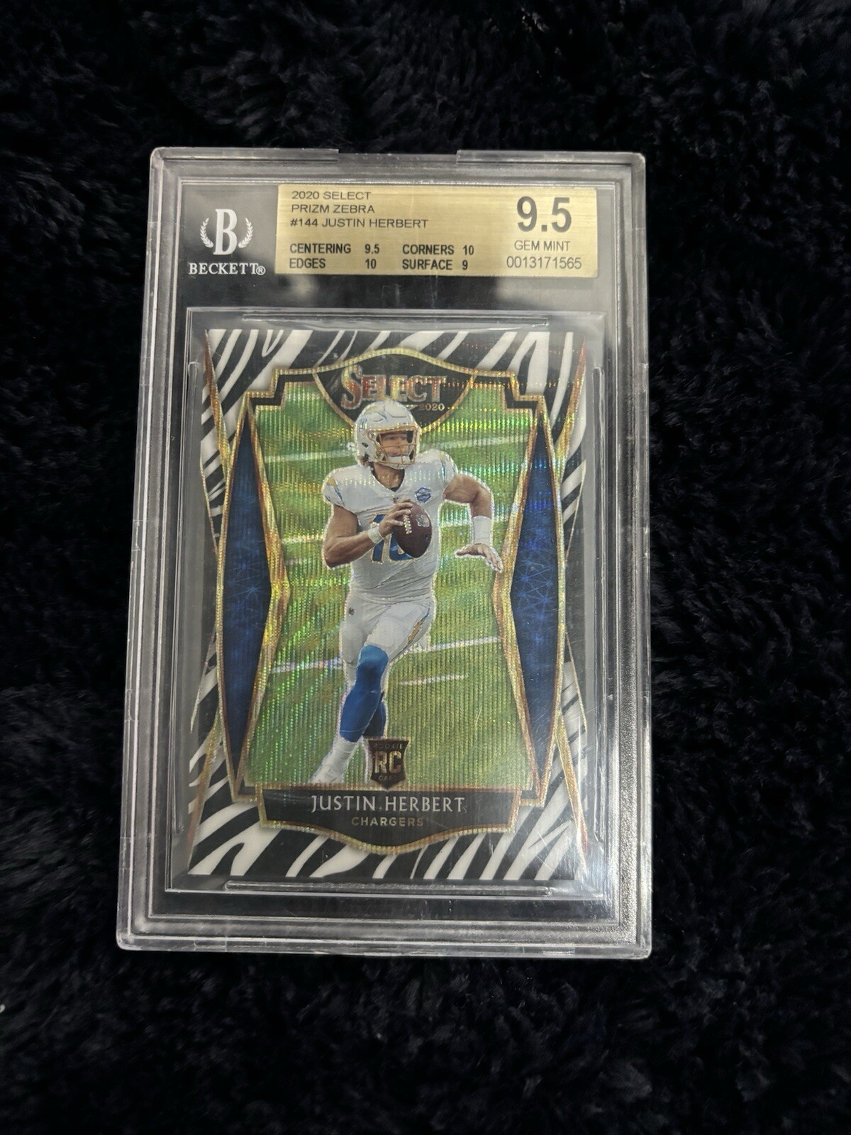 2020 Panini Select - Premier Level Zebra Prizm #144 Justin Herbert (RC)