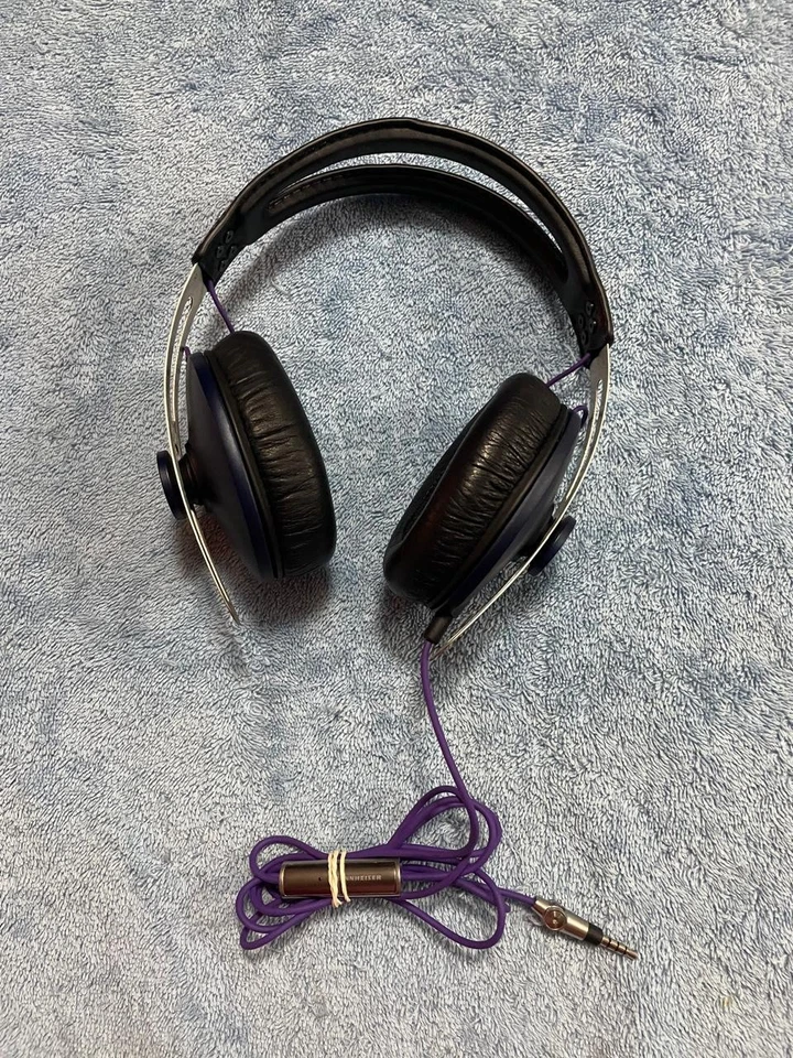Red Bull F1 Racing x Sennheiser Momentum 1.0 Over-Ear Headphones Limited Edition, photo 4 of 5