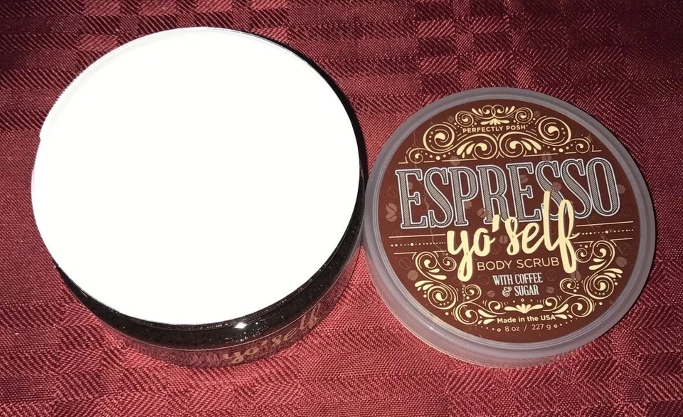 EXFOLIANTE CORPORAL ESPRESSO YO'SELF PERFECTAMENTE ELEGANTE CON CAFÉ Y AZÚCAR- Y PIEDRA PÓMEZ Foto 2 de 4