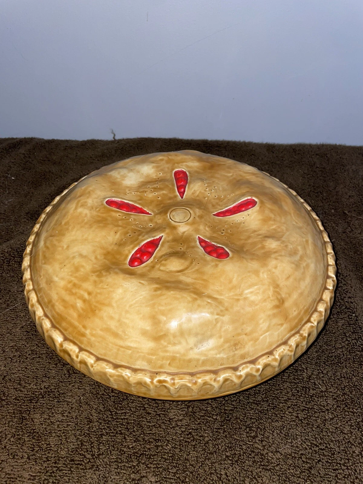 VINTAGE CERAMIC BAKED CHERRY PIE PLATE DOME KEEPER SERVER 10.5" Dessert Plate
