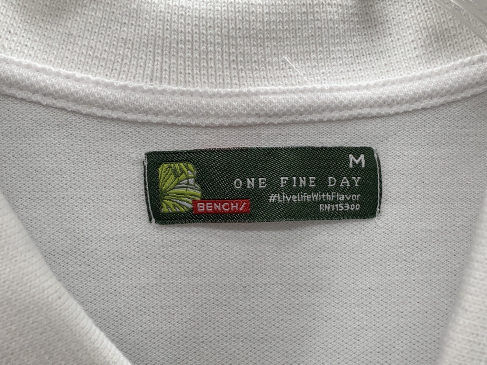 Bench One Fine Day Men’s White Navy Blue Logo Short Sleeve Polo Shirt Tee Size M image 2