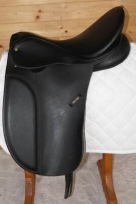 Wintec Dressursattel schwarz 17,5'' CAIR - Wechselgullet