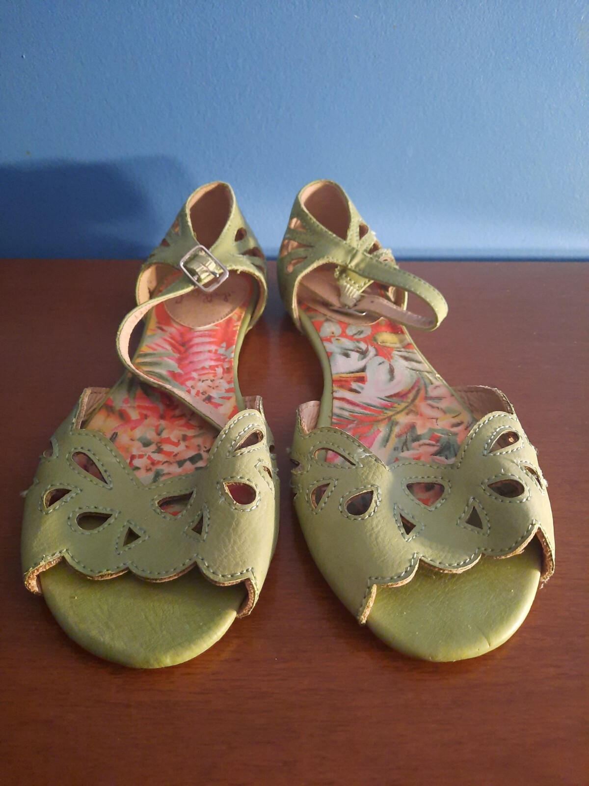 Jellypop tully green flat Sandals Flip Flop With Ankle Straps Size 9M