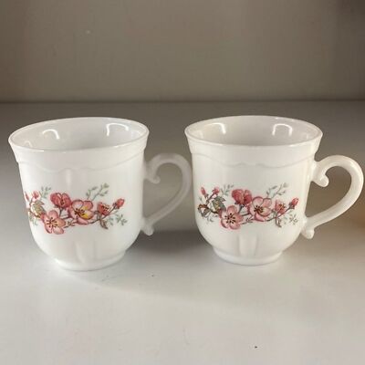 Lot De 2 Mugs Arcopal France Vintage - Motif Mobil - En Excellent état Comme Neuf