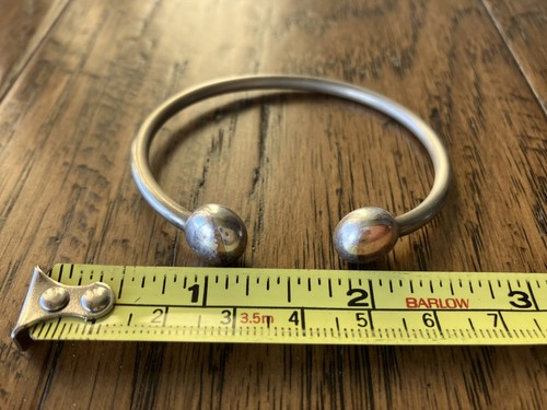 Small Q-RAY Cuff Bracelet - Picture 6 of 6
