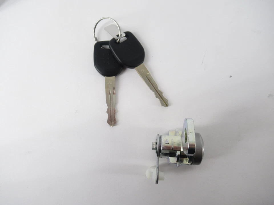 Cilindro de bloqueo de puerta LH genuino OEM Subaru 57460FE090 02-07 Impreza 05-07 Outback Foto 2 de 4