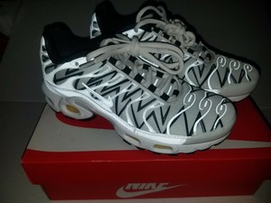 nike air max plus white shark