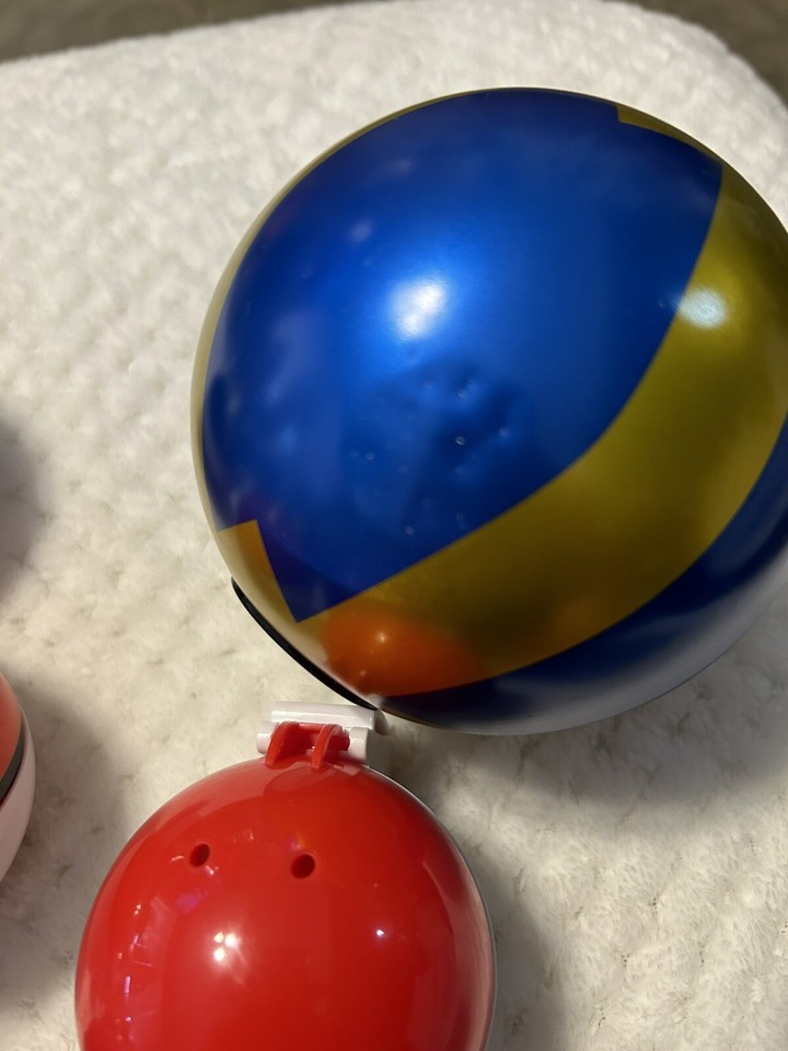 Pokémon Pokeballs W/ Plastic Spring Hinge Pop Open 3” With Figures And