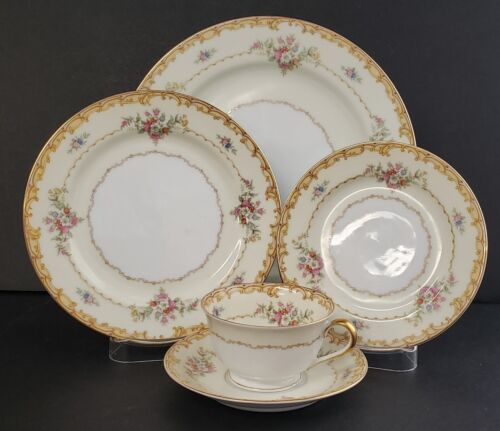 Noritake Belvoir #592 Five Piece Place Setting(s) - Picture 1 of 3