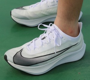 nike zoom fly 3 size 14