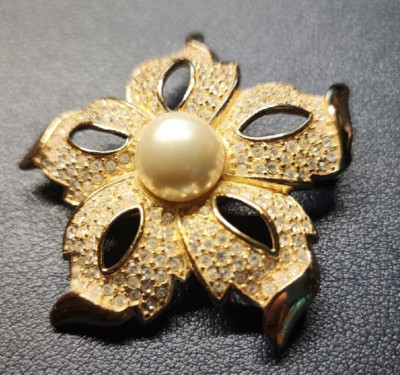 Christian Dior　Brooch Gold Vintage Christian Dior Vintage Brooch Gold Tone with Rhinestones Faux