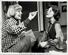 1979 Press Photo Nicolette Goulet & Director Leila Swift on "Ryan's Hope" Set