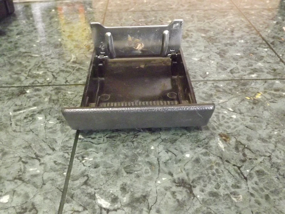 86-89 OEM USDM Acura Integra DA1 DA3 передняя консоль пепельница пепельница в черном - Изображение 4 из 4