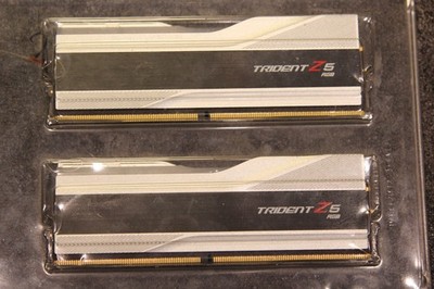 G.SKILL Trident Z5 RGB Silber 32GB Kit (2x16GB) DDR5-7200 F5-7200J3445G16GX2-TZ5