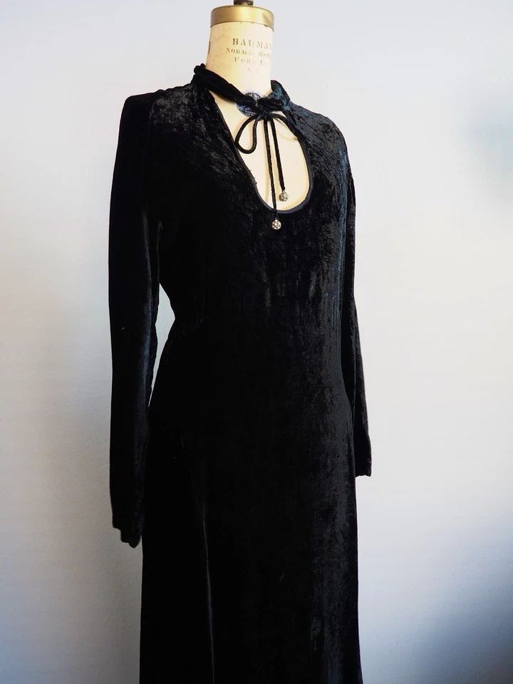 Vestido vampiro de terciopelo con etiqueta NRA de 1930 Art Deco vintage verdadero  Foto 4 de 4