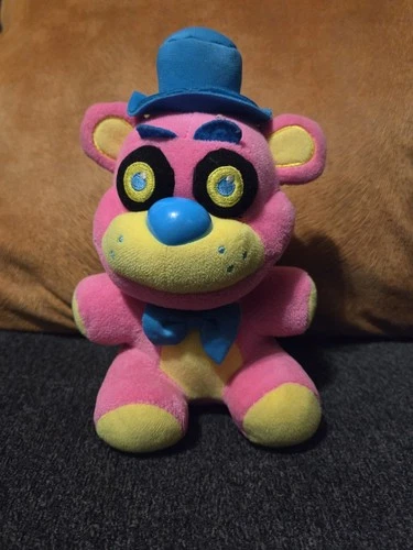 FIVE NIGHTS AT FREDDY'S FNAF BLACK LIGHT PINK FREDDY 8" (funko)