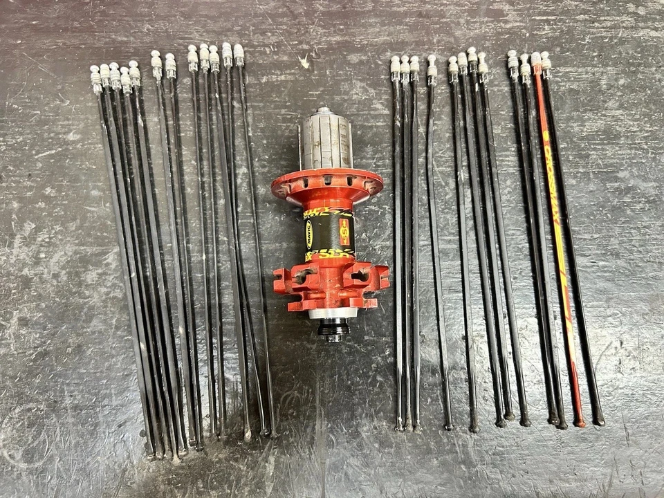 Buje trasero y radios Mavic Foto 3 de 4