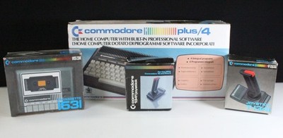 Commodore Plus 4 Computer System mit Kassettenspiel und Joysticks Originalverpackt PRD